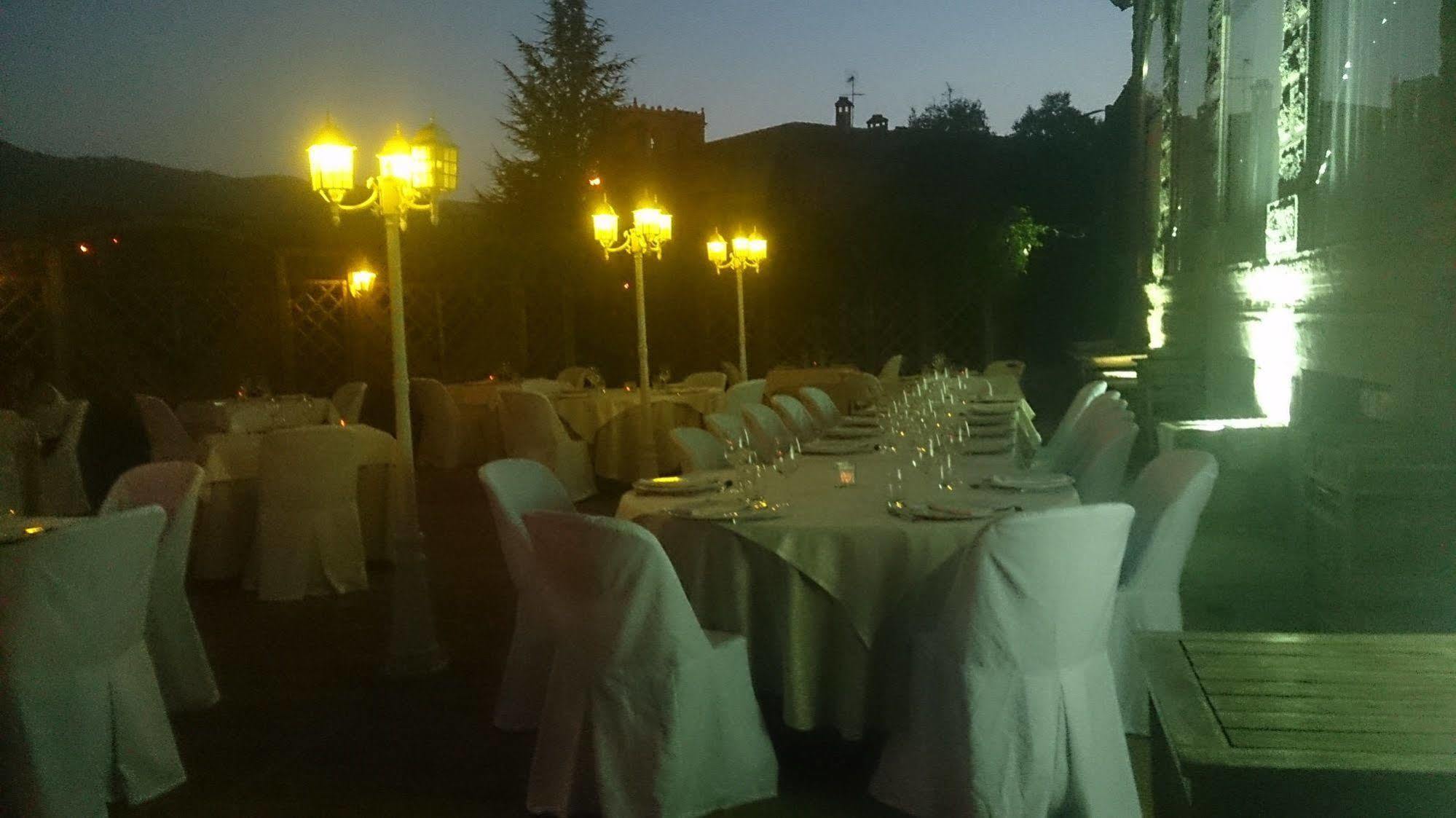 Posada Real Restaurante El Linar Del Zaire Burgohondo Exteriör bild